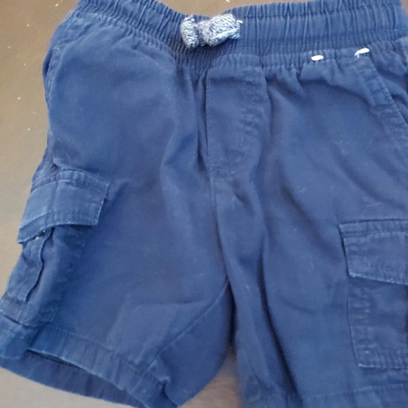 Baby Boy Lot of 2 Shorts - Khaki and Navy Blue in Size 12 - 18 M - Picture 2 of 7